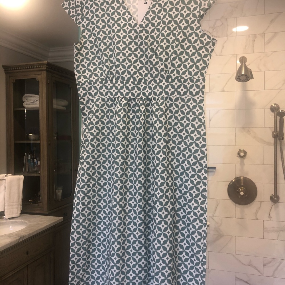 ⭕️2/15.00⭕️ Sheilay Dress Dark Mint Green and White